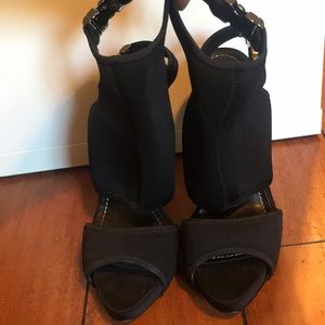 Report Signature Buckle Heel